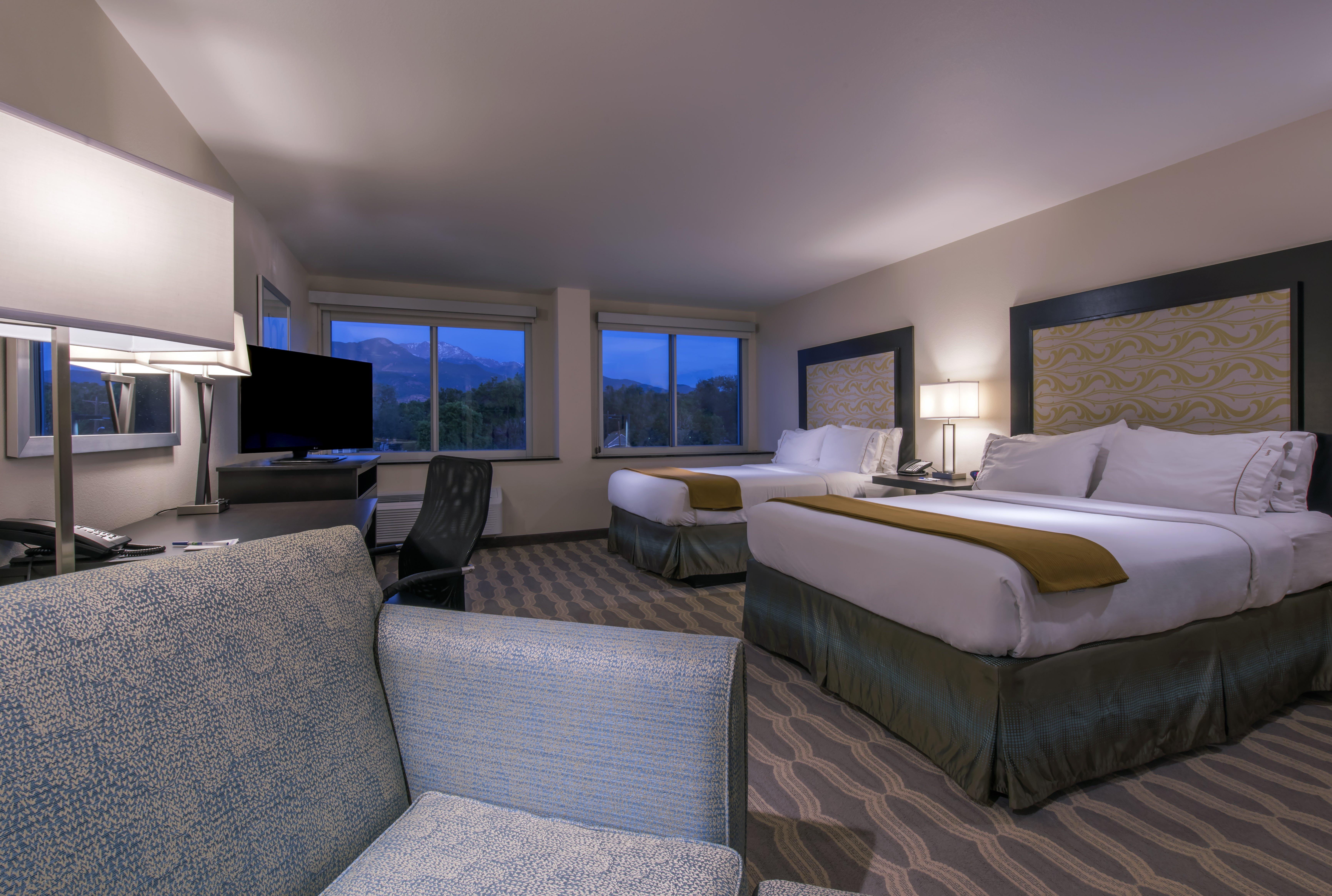 Holiday Inn Express & Suites Colorado Springs Central By Ihg Exterior foto