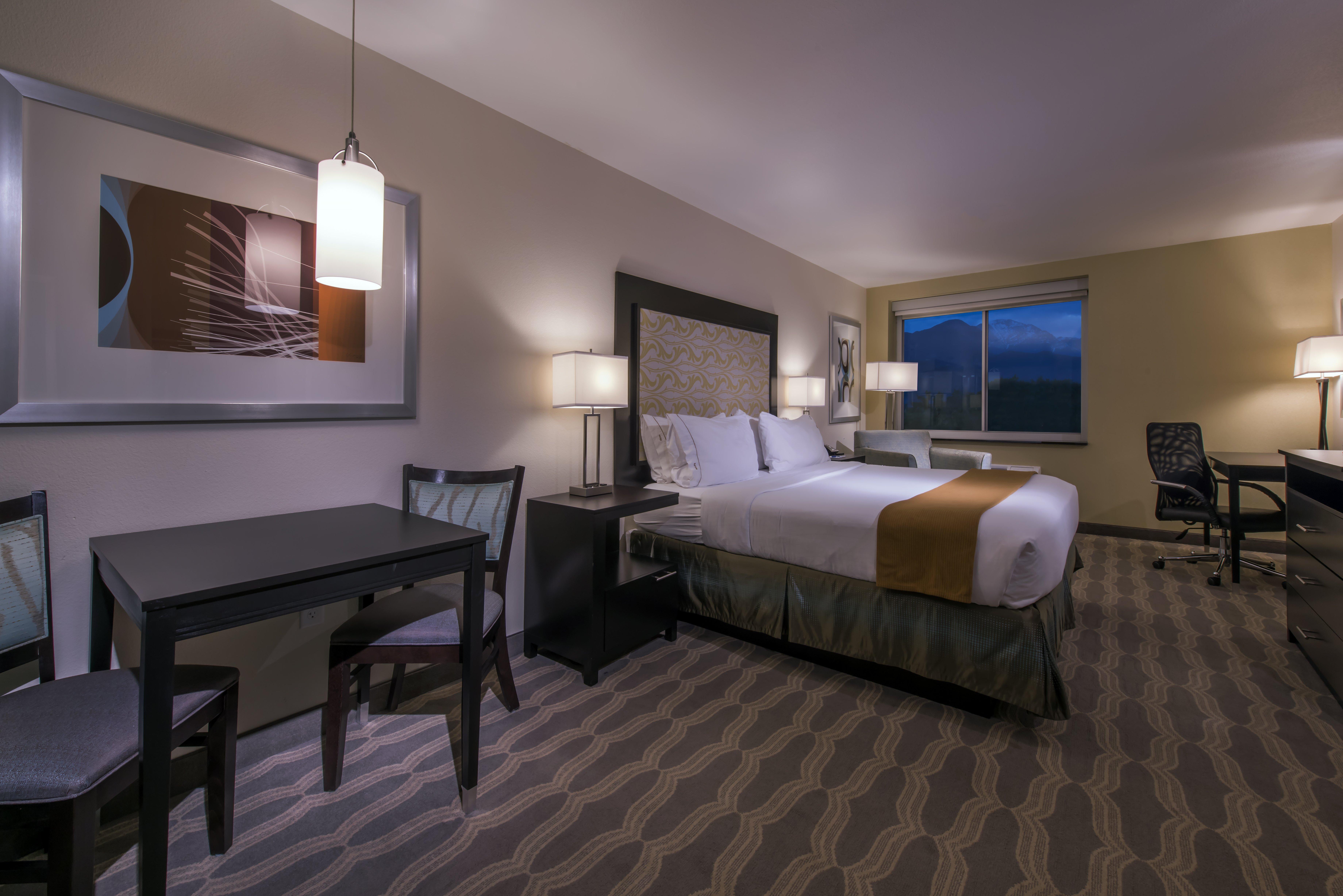 Holiday Inn Express & Suites Colorado Springs Central By Ihg Exterior foto
