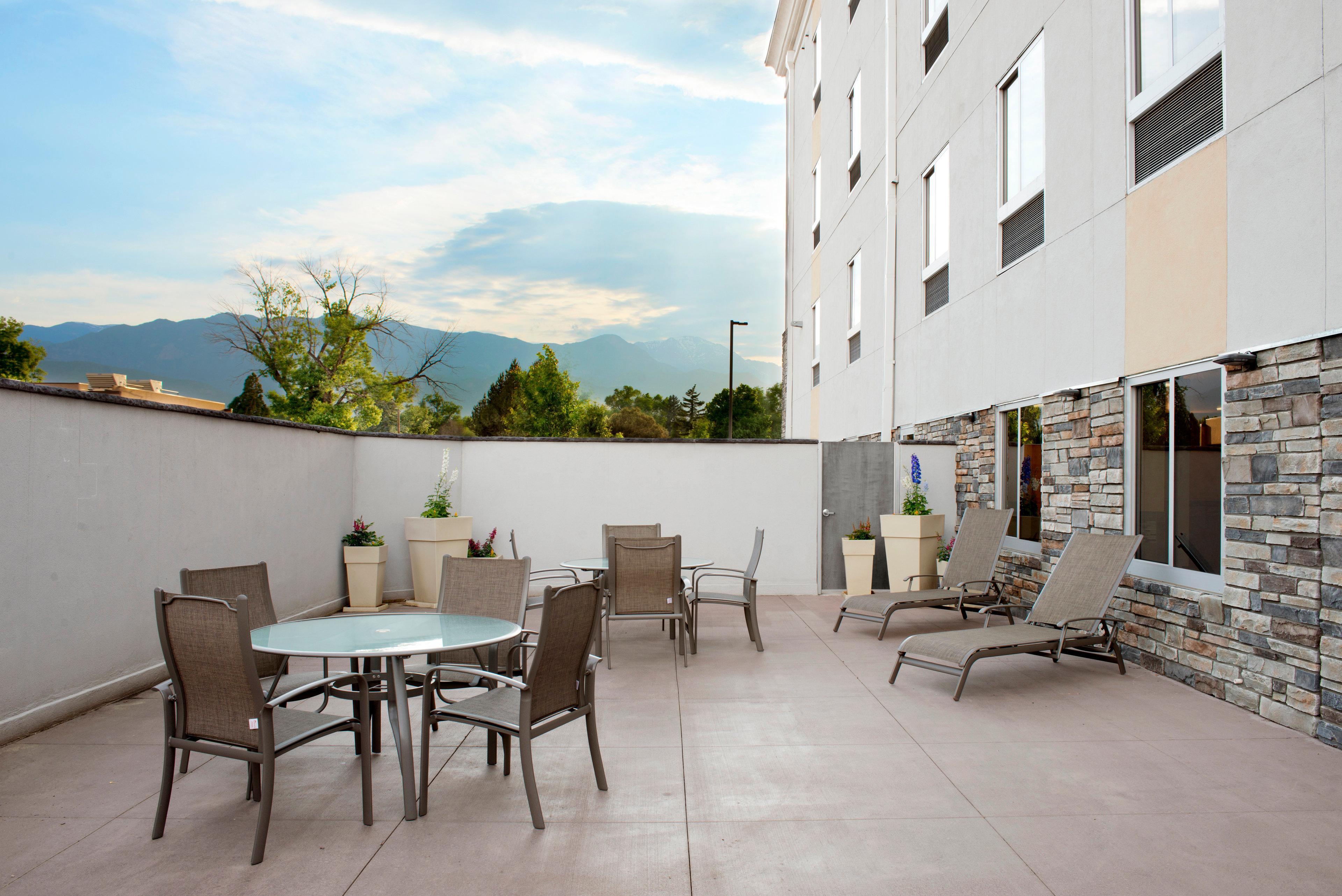 Holiday Inn Express & Suites Colorado Springs Central By Ihg Exterior foto