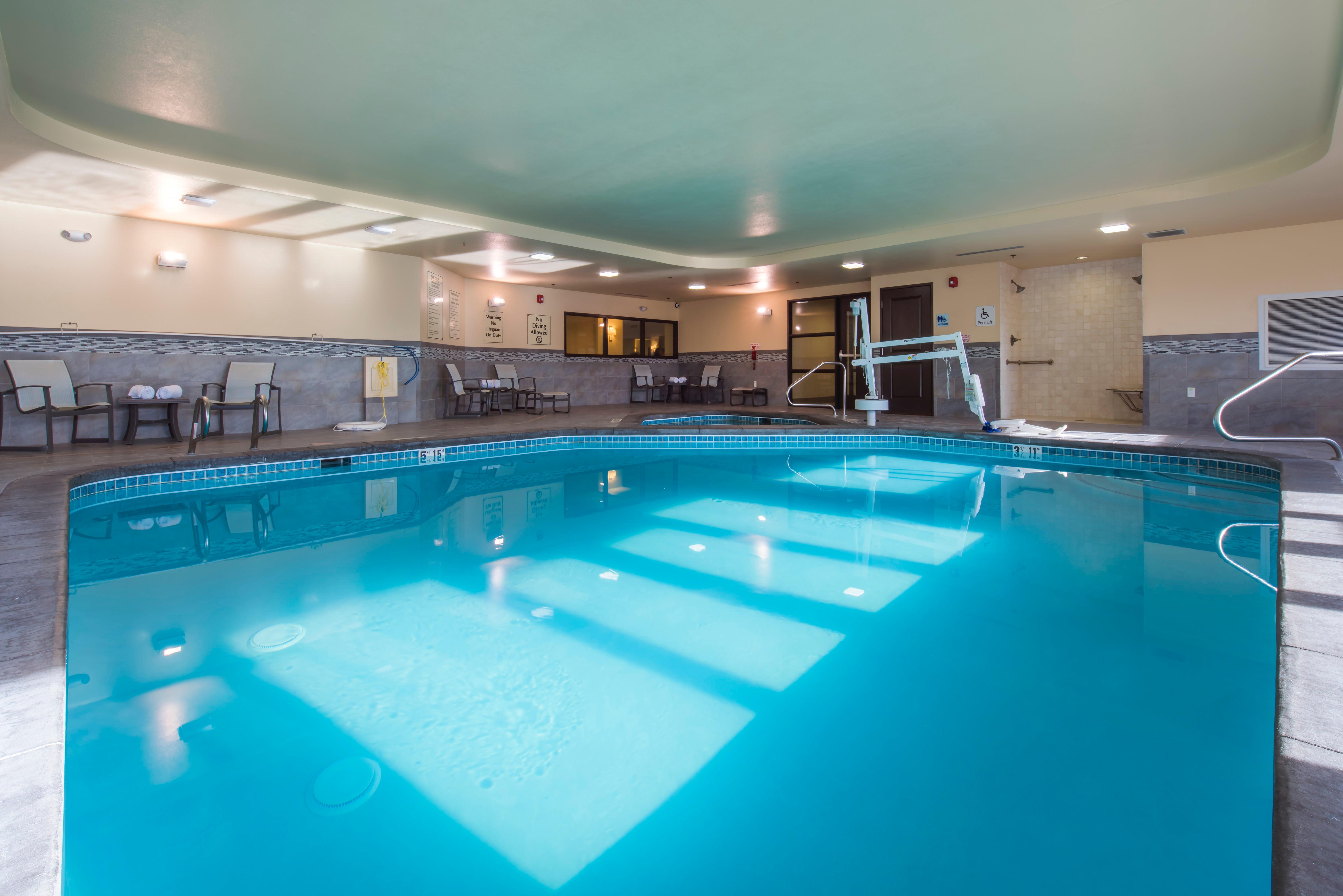 Holiday Inn Express & Suites Colorado Springs Central By Ihg Exterior foto