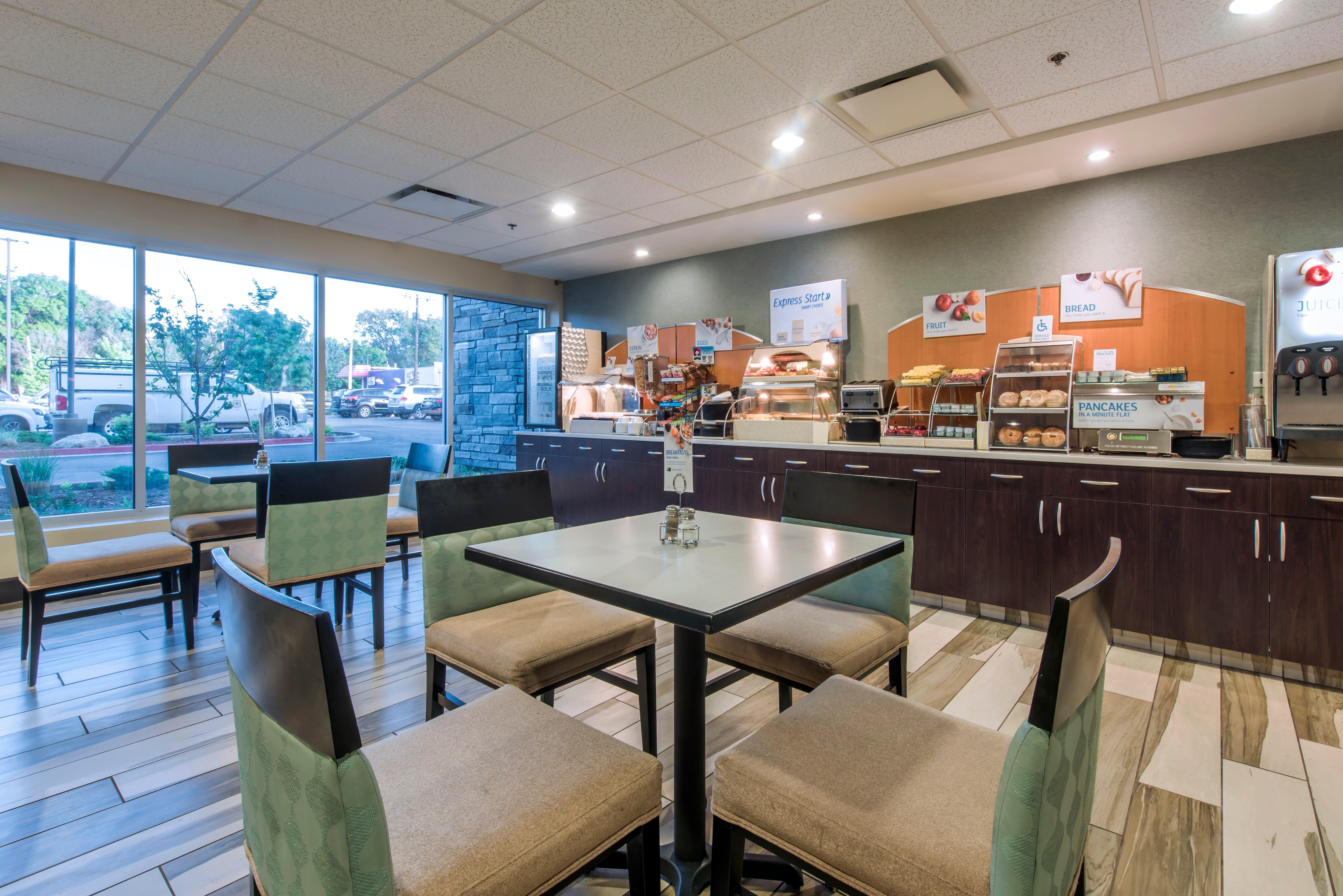 Holiday Inn Express & Suites Colorado Springs Central By Ihg Exterior foto