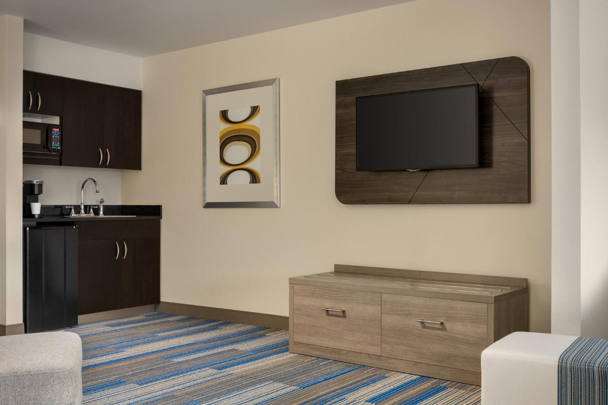 Holiday Inn Express & Suites Colorado Springs Central By Ihg Exterior foto