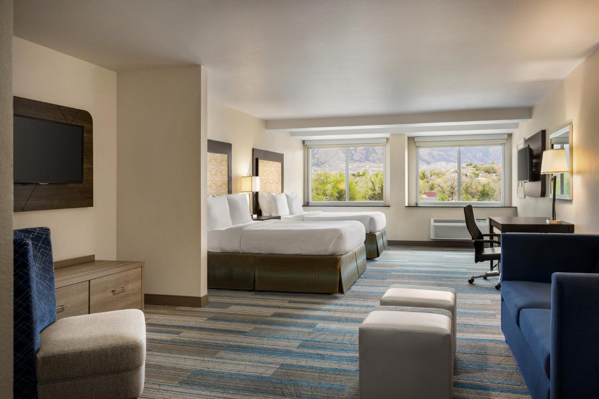 Holiday Inn Express & Suites Colorado Springs Central By Ihg Exterior foto