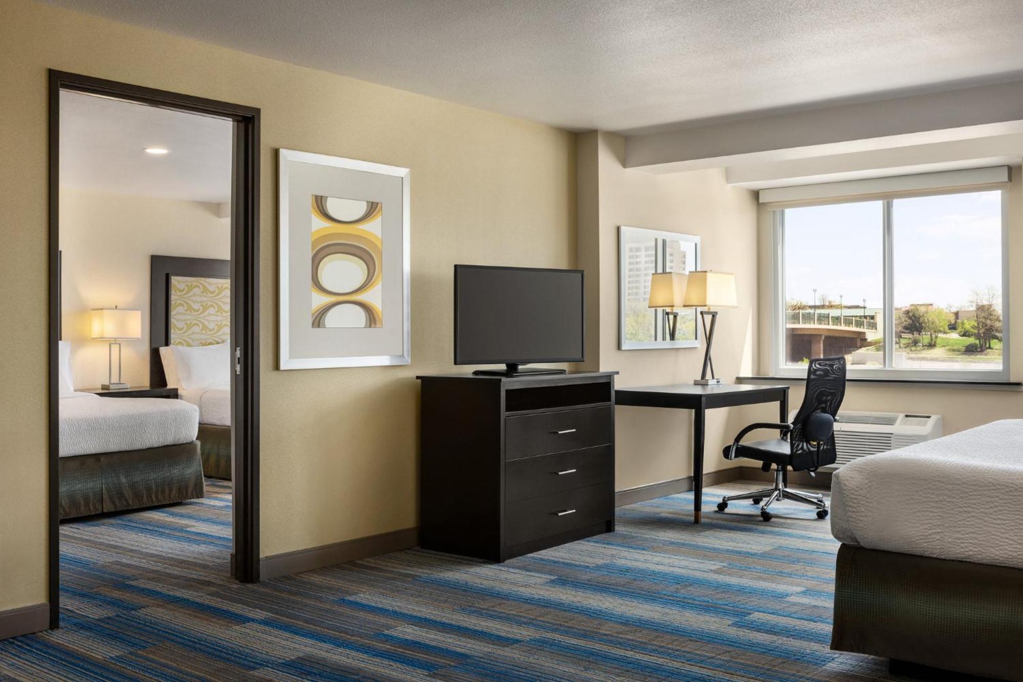 Holiday Inn Express & Suites Colorado Springs Central By Ihg Exterior foto