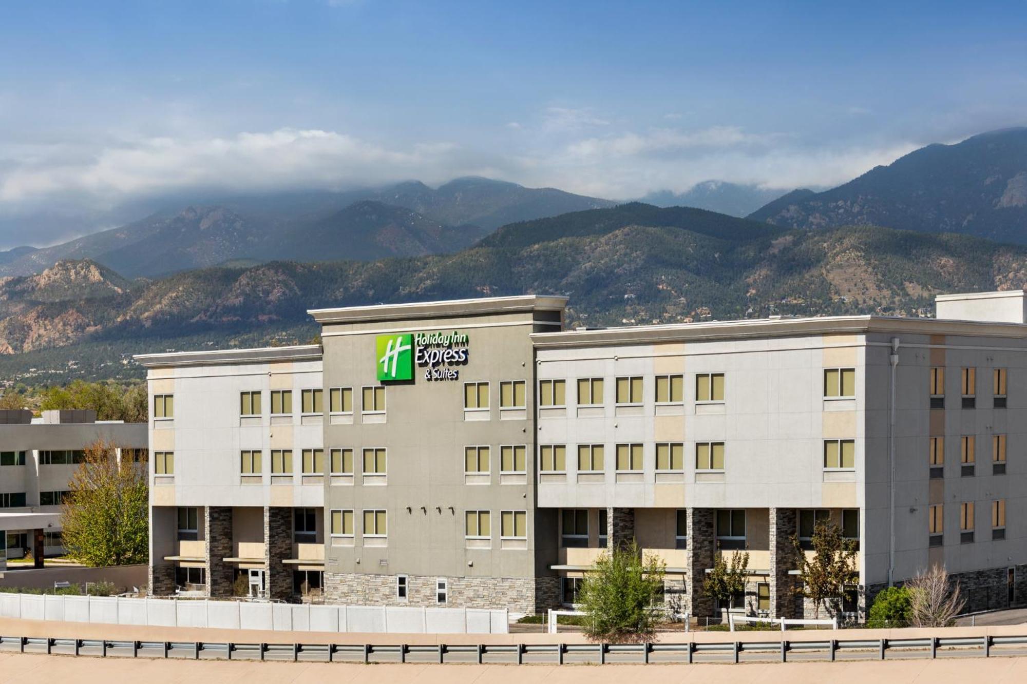 Holiday Inn Express & Suites Colorado Springs Central By Ihg Exterior foto